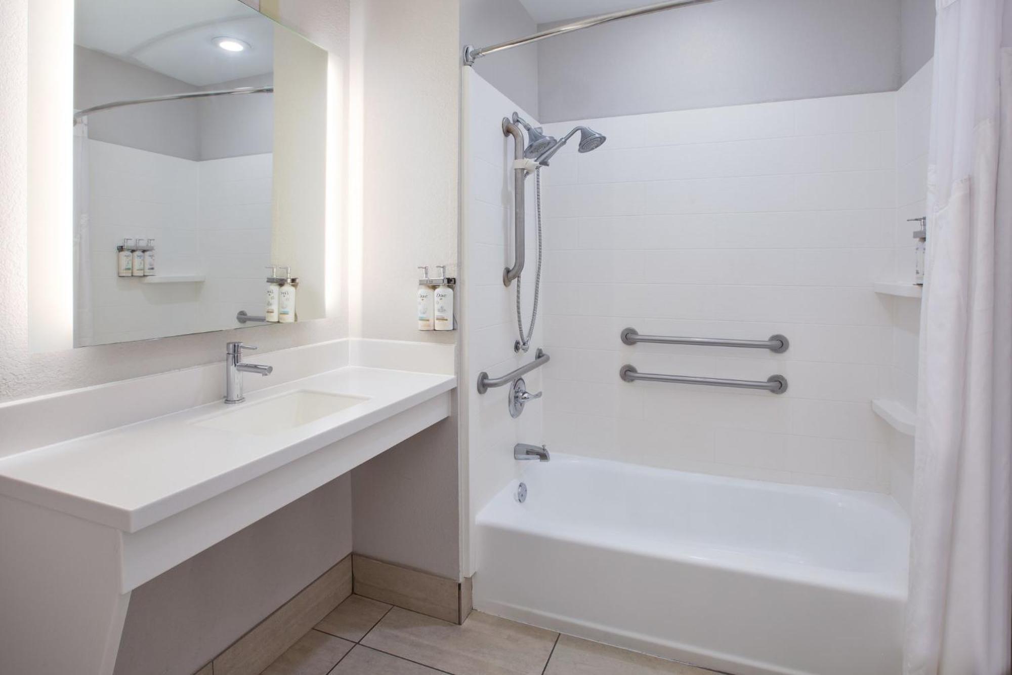 Holiday Inn Express Hotel & Suites Athens By Ihg Exterior foto