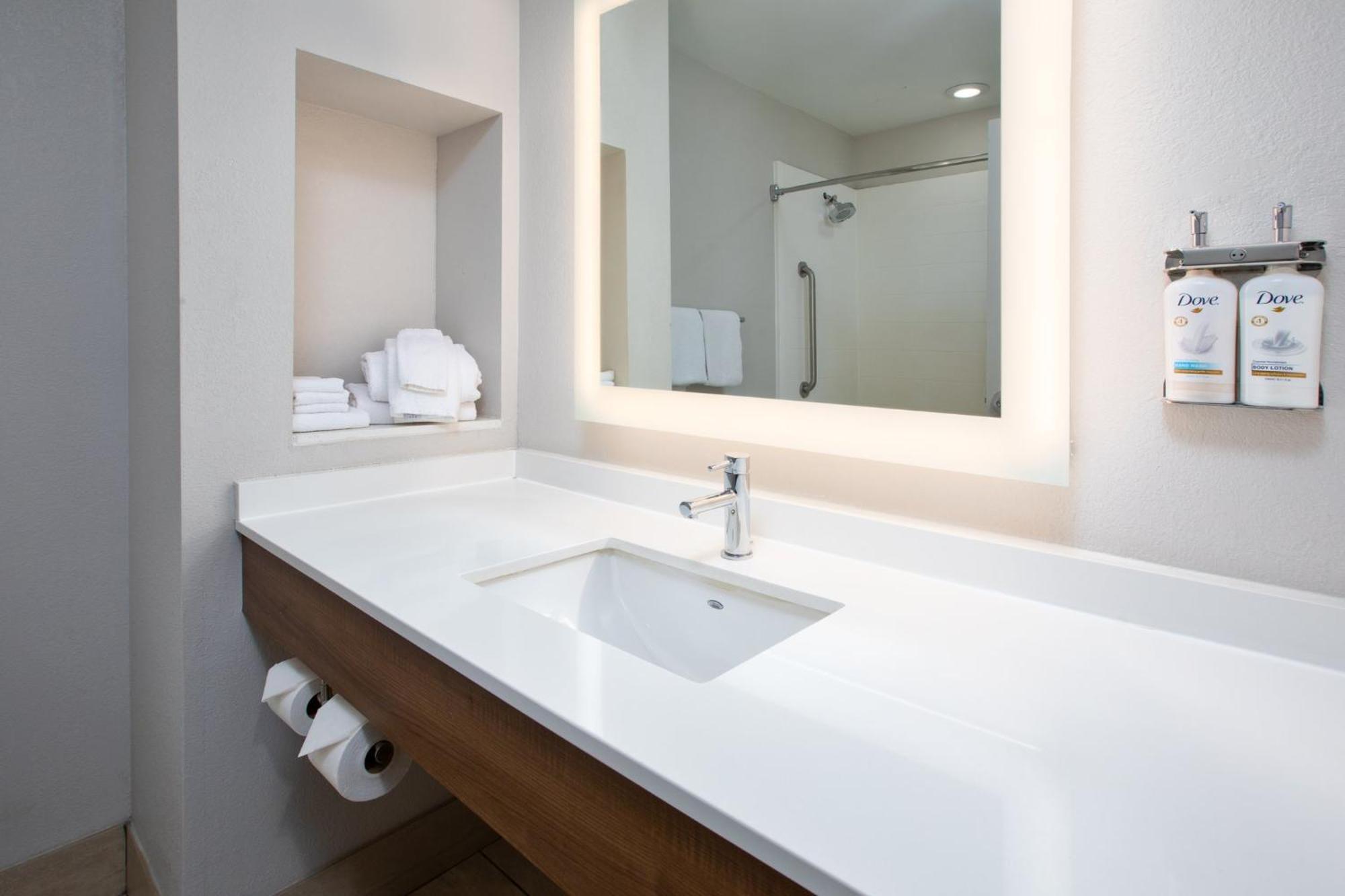 Holiday Inn Express Hotel & Suites Athens By Ihg Exterior foto