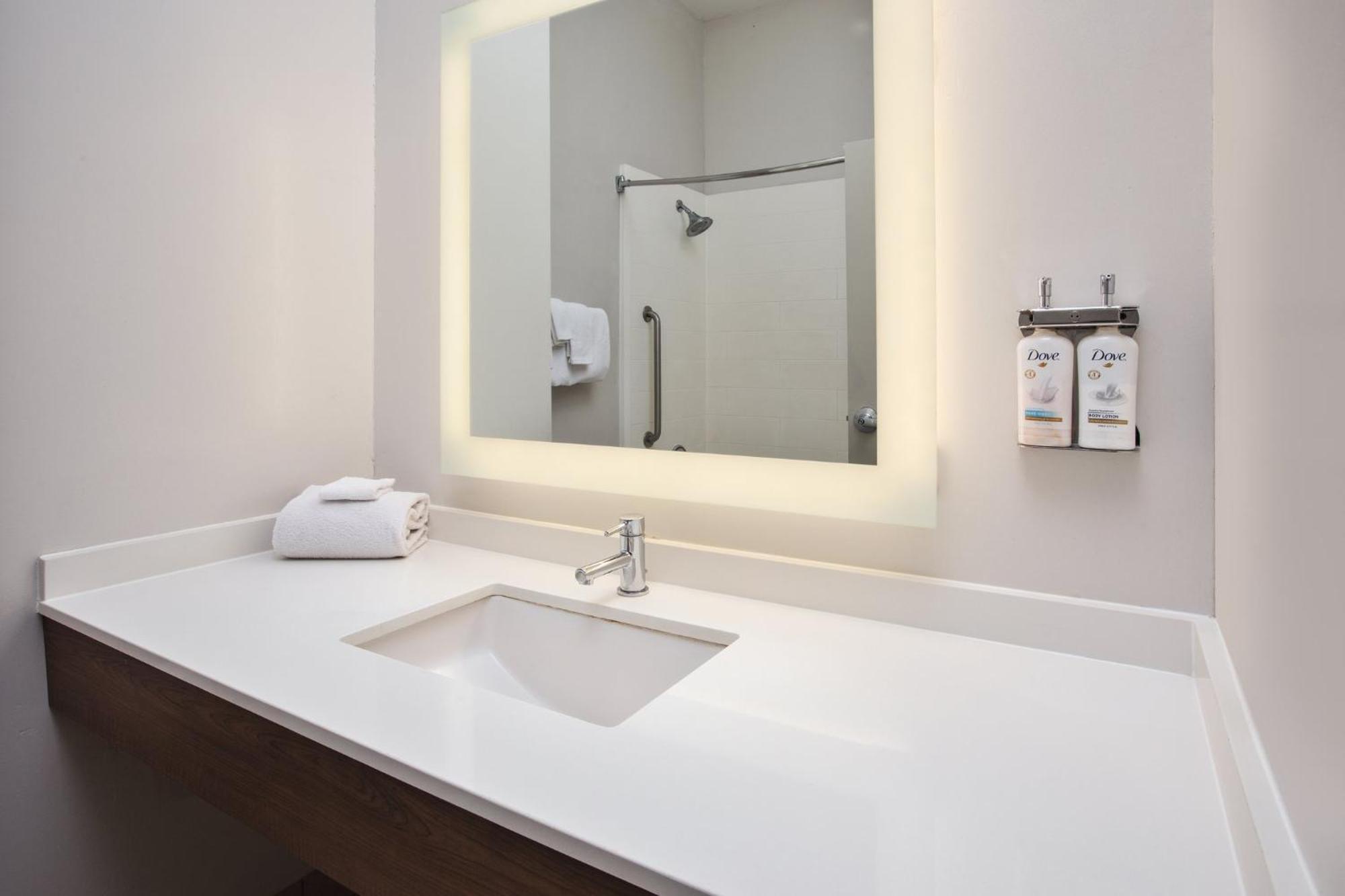 Holiday Inn Express Hotel & Suites Athens By Ihg Exterior foto